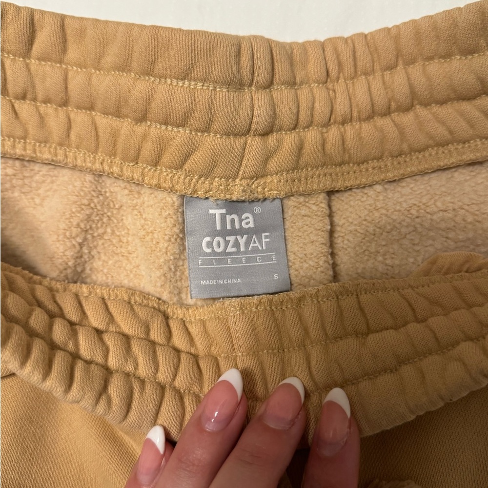Aritzia TNA cozy AF fleece wide leg sweatpants - Picture 3 of 3